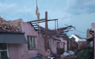 Pomoc pro manžele Tiché z Hrušek - důchodci, které zasáhlo tornádo a poničilo jim dům