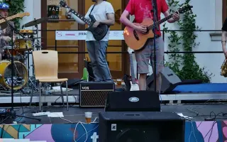 Buďte s námi TU! Podpořte festival současného umění ve Šternberku