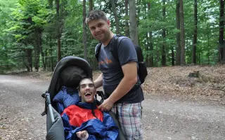 Asistenční služba pro Petra a jeho rodiče