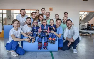 POMOC HANDICAPOVANÝM TROJČÁTKŮM