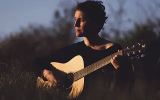 “A*la - Ze dna” … debutové album + sbírka poezie a fotografií Alice Boleloucké