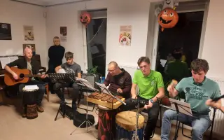 Podpořte knížku Příběhy písní z muzikoterapie s hudebními QR odkazy