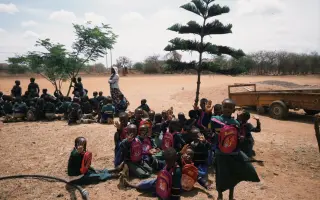 Pomozme masajským dětem: Na opravu školky, vybavení a stravu