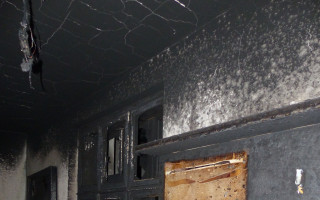 Požár domu Záviškových v Petrovicích