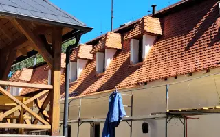 Rekonstrukce střech na zámku Vidžín