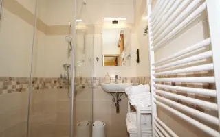 Koupelny pro svaté na Eljonu