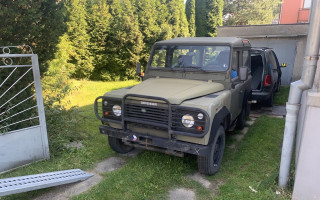 Oprava vyřazených Land Roverů pro Team 4 Ukraine
