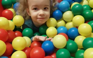 Elenka vyhrála boj o život. Teď bojuje o první kroky.