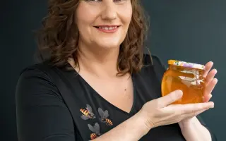 Noc v náruči včel: Postavme Apidomek pro váš dokonalý relax 🐝✨