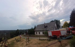 Pomoc na stavbu shořelého domu v Mezné - Požár v Národním Parku České Švýcarsko
