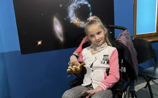 Rehabilitace a speciální kočárek pro Karolínku