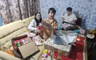 Pomozme mamince Hance postarat se o děti