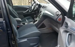 Auto, které spojuje pomoc a naději