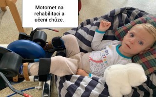 Vojta by chtěl chodit do školky a potřebuje speciální židličku