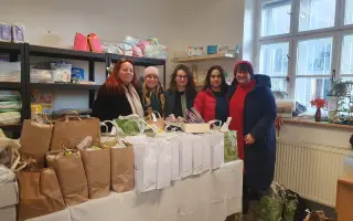 Vánoce jsou super, ale důstojná menstruace je lepší. Pomozte zajistit vložky!