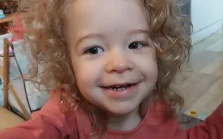 Elenka vyhrála boj o život. Teď bojuje o první kroky.