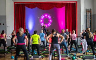 Sokolovně teče do bot