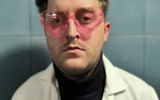 Podpoř inscenaci UNIVERZÁLNÍ ROMANTIKA (muzikál na pomezí vědeckého sympozia)