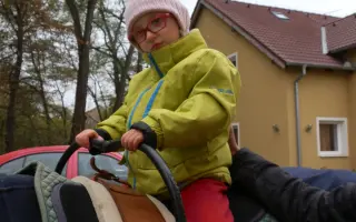 Prosím, pomozte Kačence ulehčit cestu životem