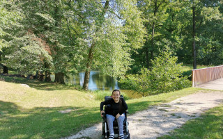 Pomozte mojí sestřičce Petře na vozíčku získat asistentku a pravidelné rehabilitace