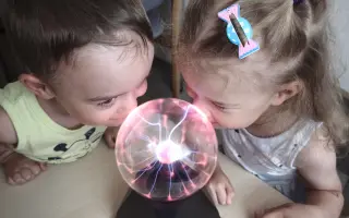 Elenka vyhrála boj o život. Teď bojuje o první kroky.