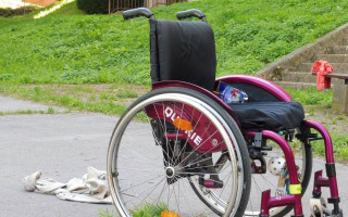 Kolečka pro Štěně – přispěli jste Aničce na nový vozík