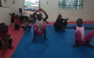 Dovezeme kimona dětem v Ugandě – osobně