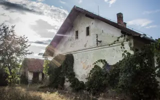 Tábořiště Strojatín:  nové venkovní umývárny a krbová kamna