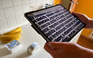 iPad jako zraková pomůcka pro prakticky nevidomou Natálii