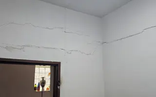 Pomozme Dáši zachránit domov v havarijním stavu po poškození vodou