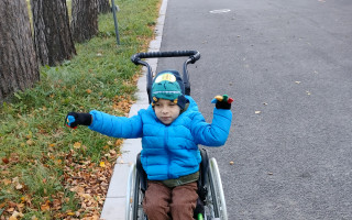 Jsme rodiče 6letého Otíka, potřebujeme nový invalidní vozík