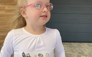 Pomozme Timi bezpečně objevovat svět, který vidí jinak