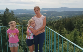Pomozte mámě dvou dětí s léčbou zákeřného typu rakoviny