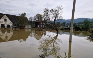 Voda vzala hodně, my můžeme vrátit naději - pomoc pro Širokou Nivu