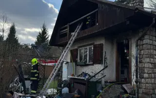 Pomozte našim rodičům vrátit se domů: Chata čtyř generací lehla popelem