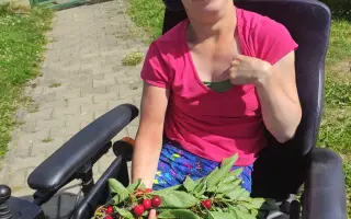 VOZÍK, KTERÝ DÁ SLEČNĚ PETŘE KŘÍDLA