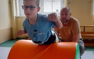 Pomozme Honzíkovi ke zlepšení chůze a stability