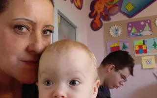 Pomozte babičce, která sama pečuje o roční nemocnou vnučku, překlenout těžké období