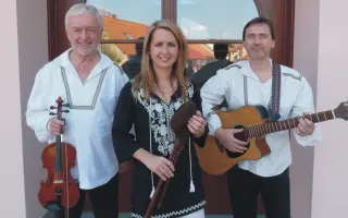 Podpořte Tři šťastné hudce