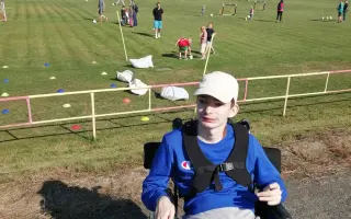 Pomozte Adámkovi na cestě k lepšímu životu