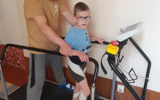 Pomozme Honzíkovi ke zlepšení chůze a stability
