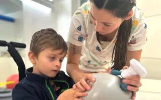 Páťa (6) po těžkém porodu: nechodí, nemluví. Rodiče bojují o každý jeho pokrok.