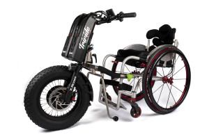 Přídavný elektropohon Triride T-Rocks k invalidnímu vozíku