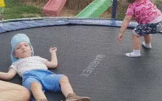 Pomozte Vojtovi jezdit na terapie bezpečně a v pohodlí