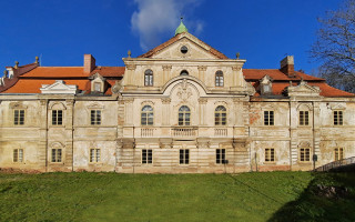 Záchrana kočárovny zámku Poláky
