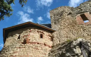 Pomozte Cimburku získat novou střechu