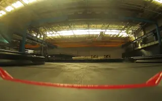 Rozjeďte se mnou závody aut na dálkové ovládání s FPV brýlemi