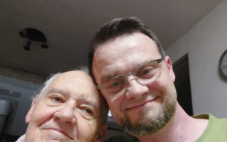 Zachraňme tatínka s těžkou demencí a jeho pečujícího syna
