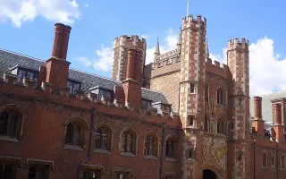 Pomozte mladému studentovi přírodních věd na Univerzitu v Cambridge