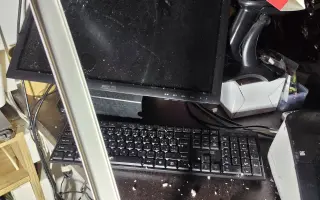 Toxický kouř zničil prodejnu Daroland. Pomozte Lucii začít znovu.